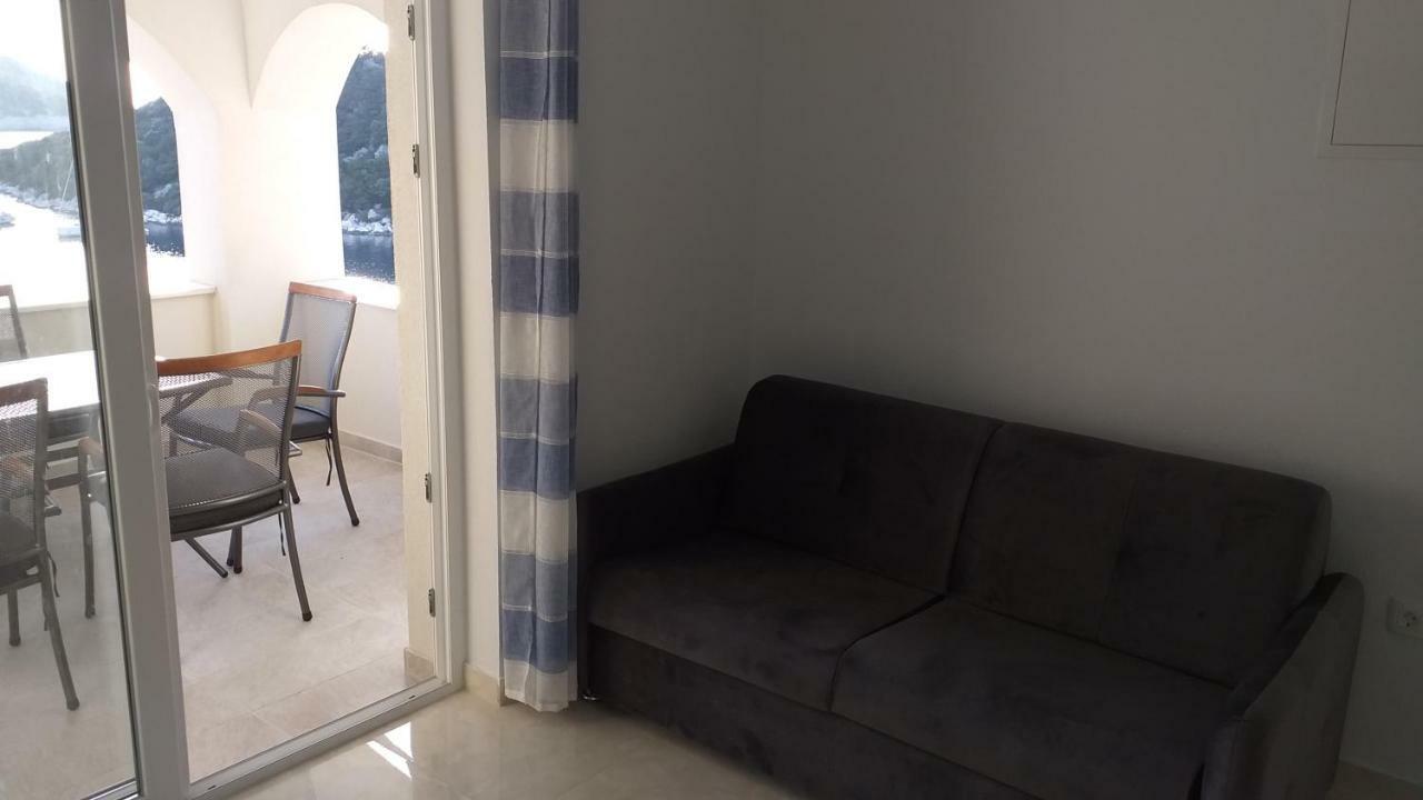 Apartment Zaklopatica Lastovo Eksteriør billede