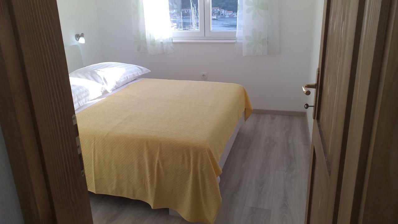 Apartment Zaklopatica Lastovo Eksteriør billede