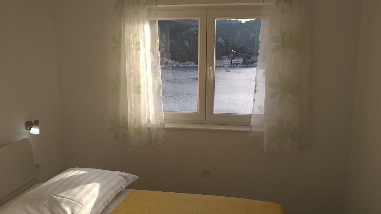 Apartment Zaklopatica Lastovo Eksteriør billede