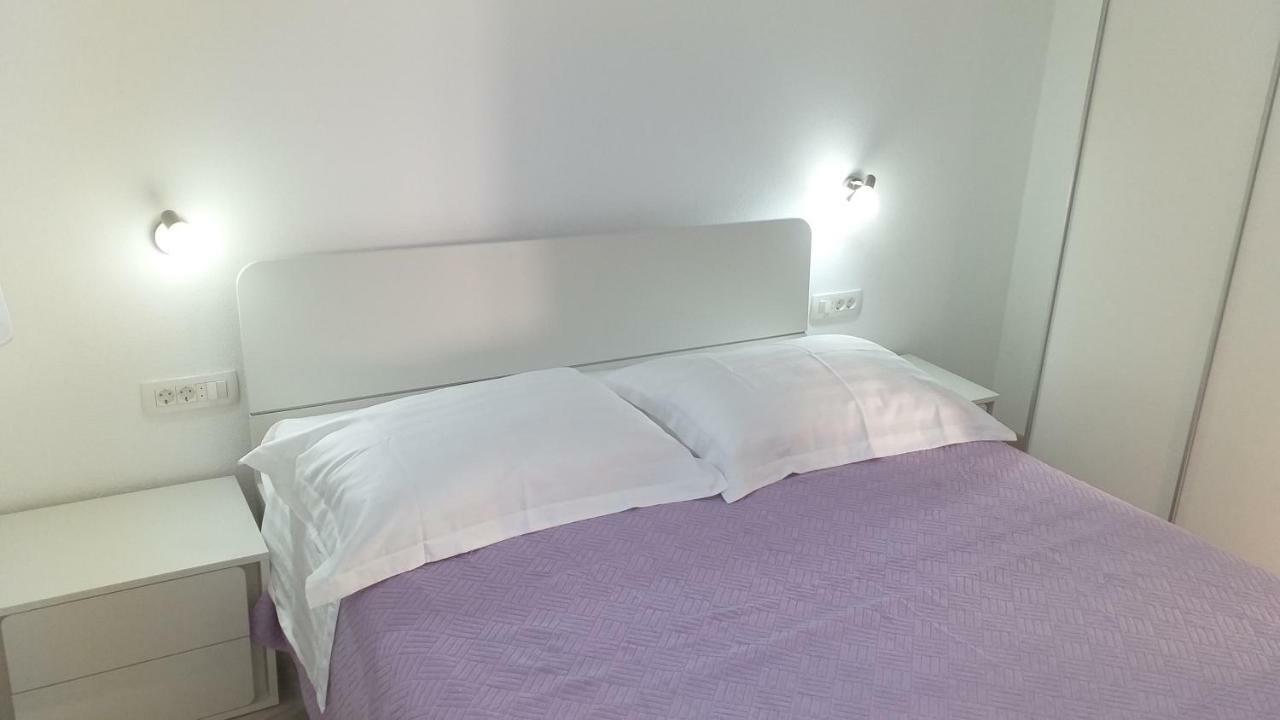 Apartment Zaklopatica Lastovo Eksteriør billede