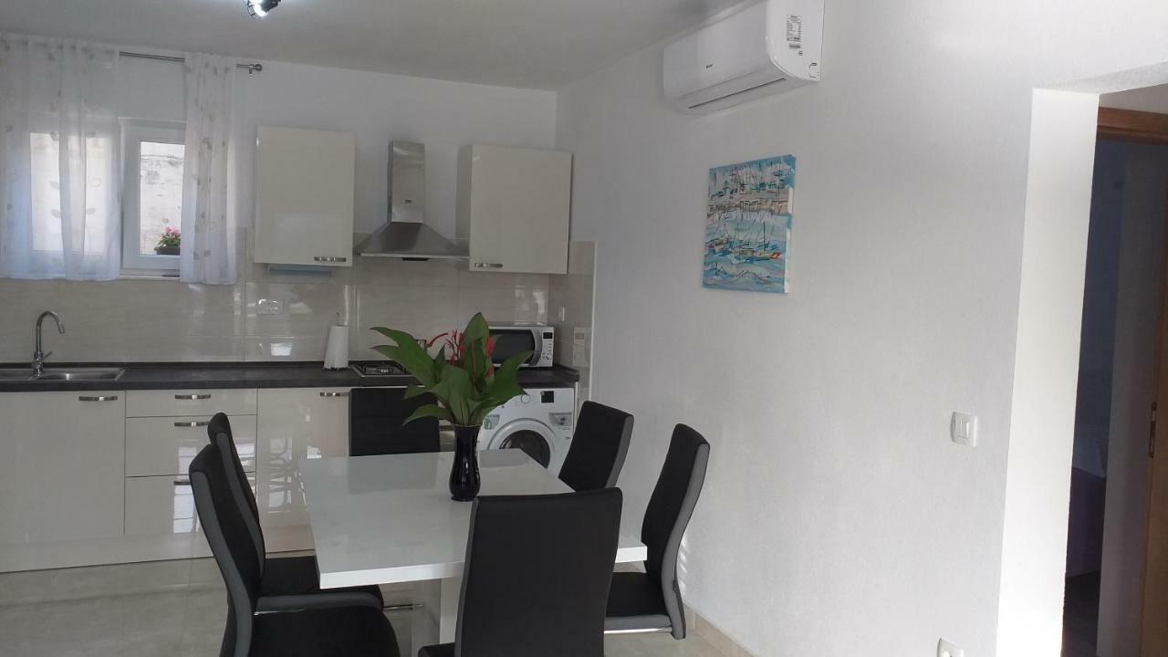 Apartment Zaklopatica Lastovo Eksteriør billede