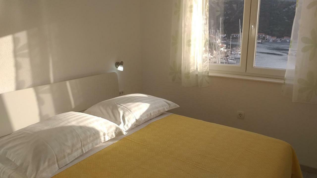 Apartment Zaklopatica Lastovo Eksteriør billede