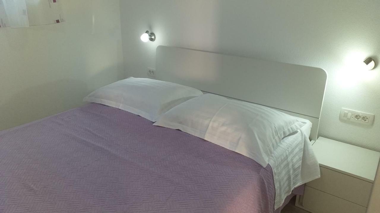 Apartment Zaklopatica Lastovo Eksteriør billede