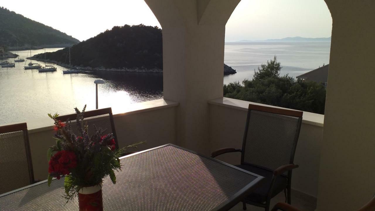 Apartment Zaklopatica Lastovo Eksteriør billede