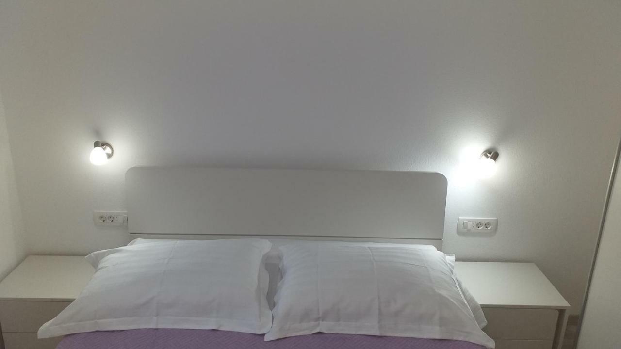 Apartment Zaklopatica Lastovo Eksteriør billede