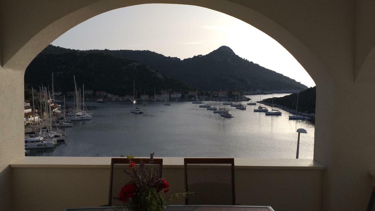 Apartment Zaklopatica Lastovo Eksteriør billede
